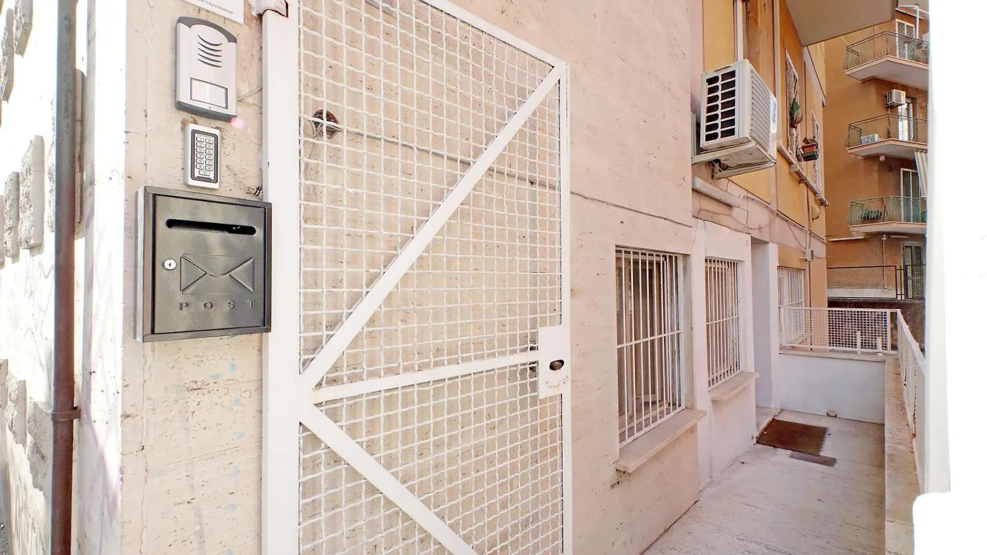 Quo Vadis Apartment Rome 0*,  Italy